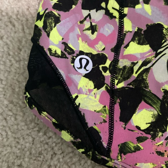 Lululemon Multi-Colored Low-Rise Hotty Hot Short 4” - Picture 4 of 5